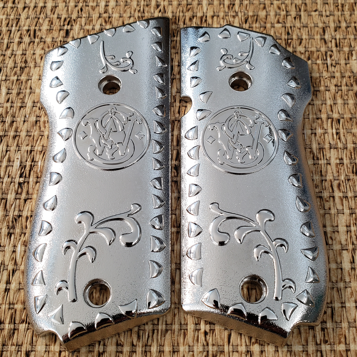 Smith Wesson Model 52/39/539/439 Nickel Grips