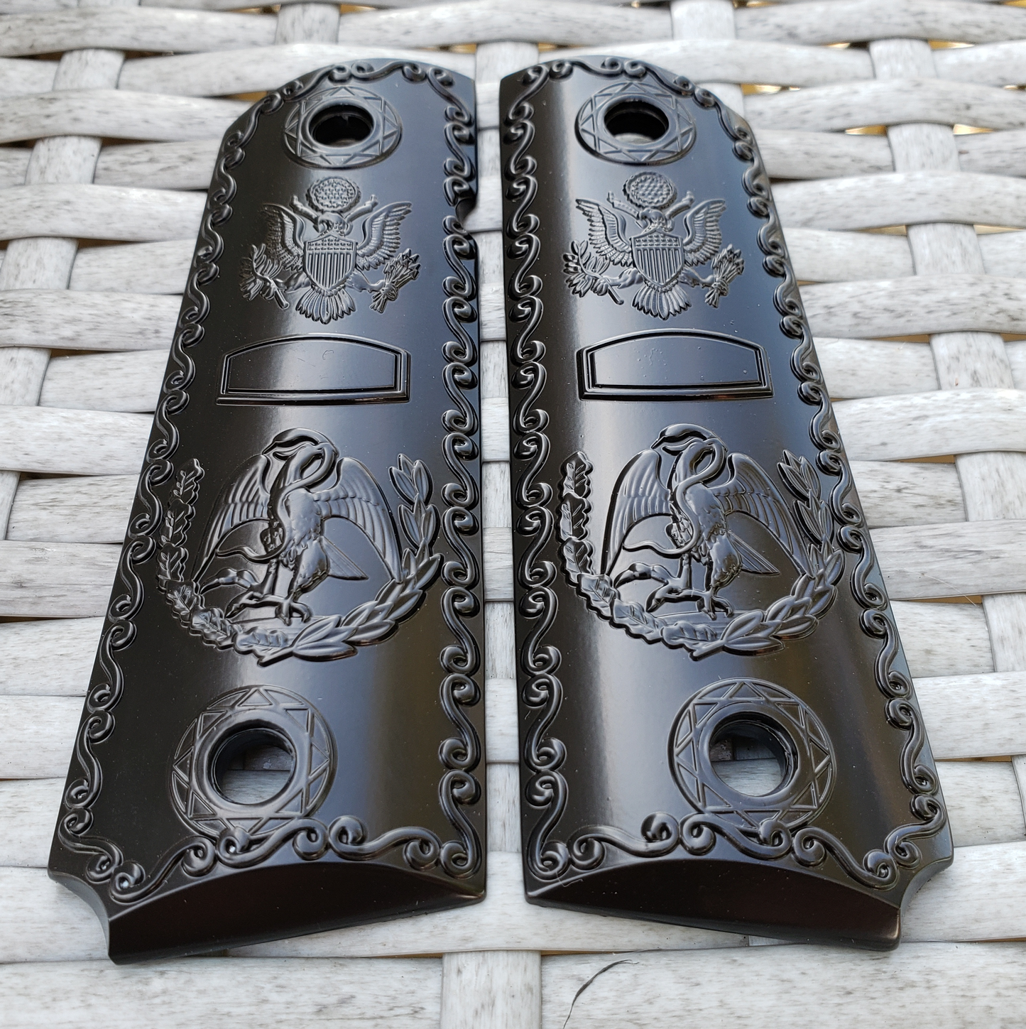1911 GUN GRIPS 4 Colors CACHAS FULL SIZE #T-T448